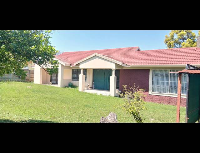 3 BEDROOM FREEHOLD FOR SALE IN SUNNYRIDGE